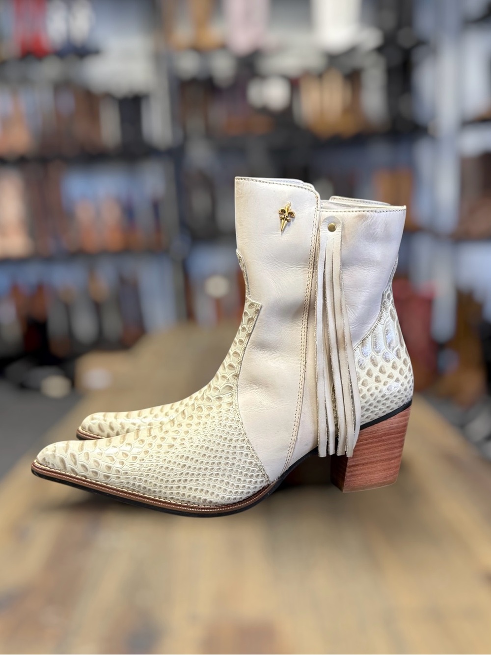 QUT Western Booties for Women Pointed Toe Leather Cowgirl Low Ankle Boot Size 10 - Picture 4 of 7